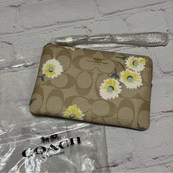 Coach Handbags - Coach Corner Zip Wristlet In Signature Canvas With Daisy Limited Edition nwt